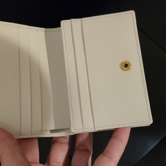 NEW AUTHENTIC GUCCI WALLET - Picture 4 of 7